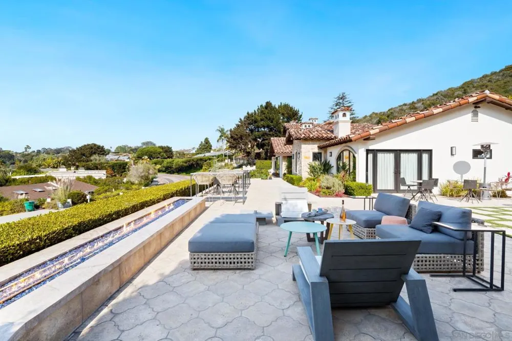 7853 Via Capri La Jolla, CA 92037