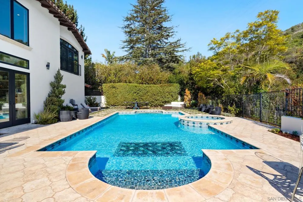 7853 Via Capri La Jolla, CA 92037