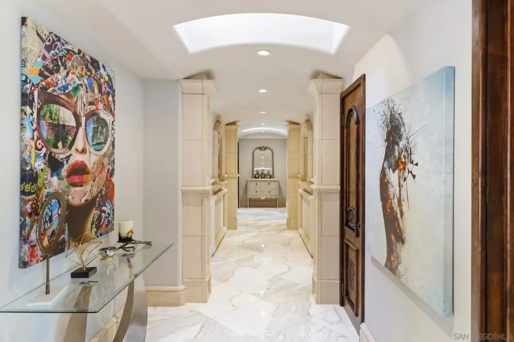 7853 Via Capri La Jolla, CA 92037