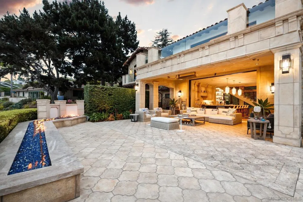 7853 Via Capri La Jolla, CA 92037