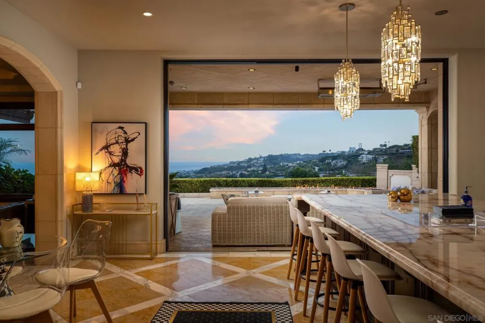 7853 Via Capri La Jolla, CA 92037