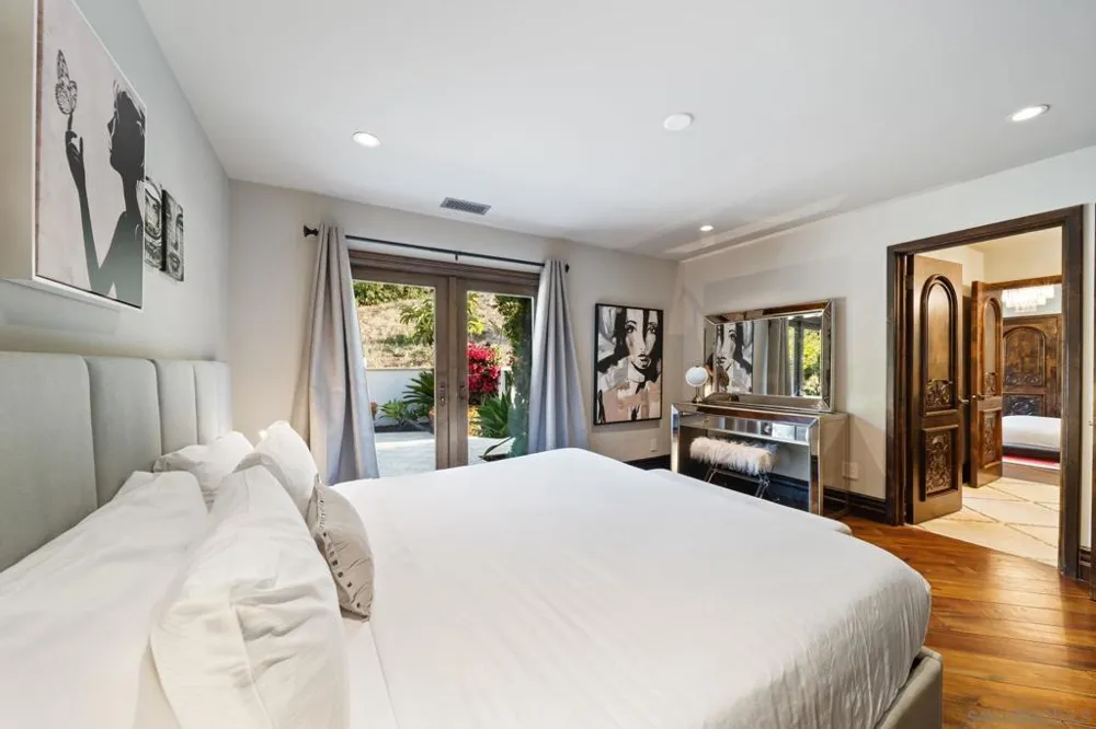 7853 Via Capri La Jolla, CA 92037