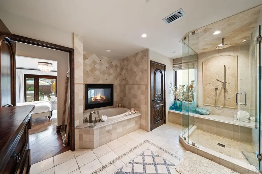 7853 Via Capri La Jolla, CA 92037