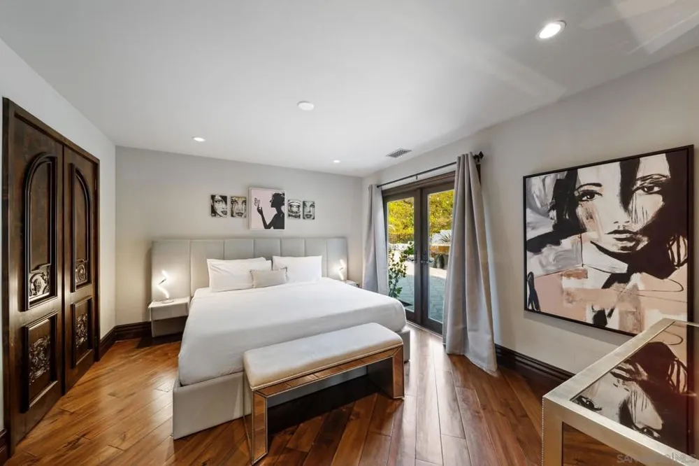 7853 Via Capri La Jolla, CA 92037