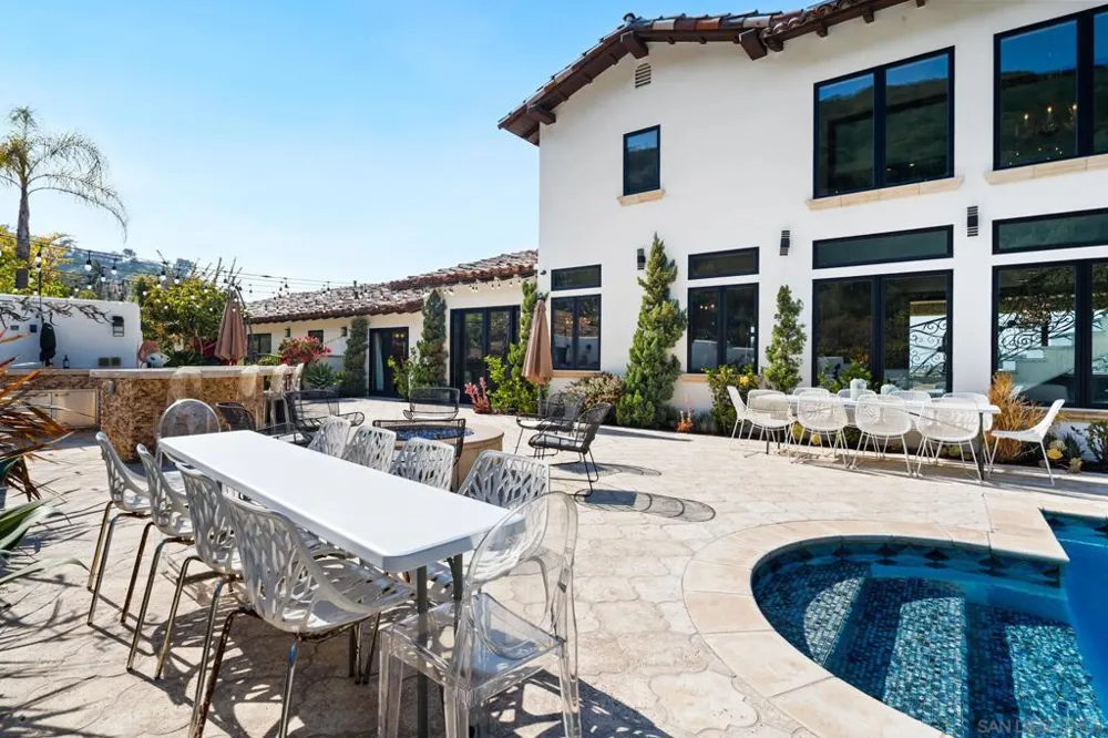 7853 Via Capri La Jolla, CA 92037