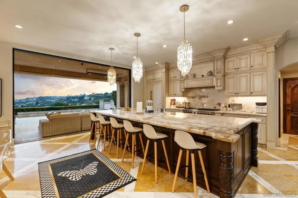 7853 Via Capri La Jolla, CA 92037