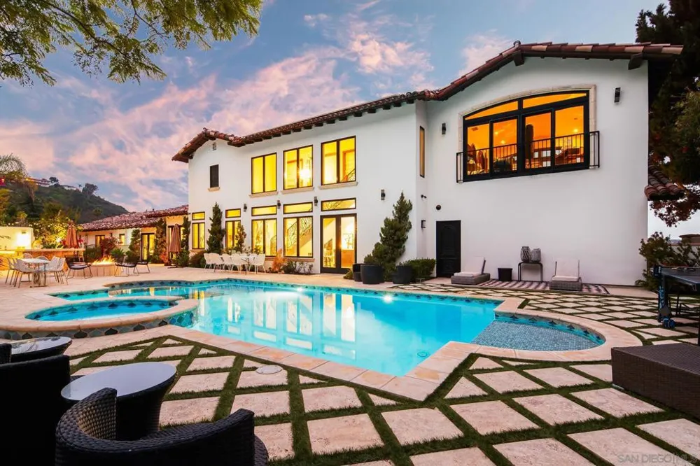 7853 Via Capri La Jolla, CA 92037