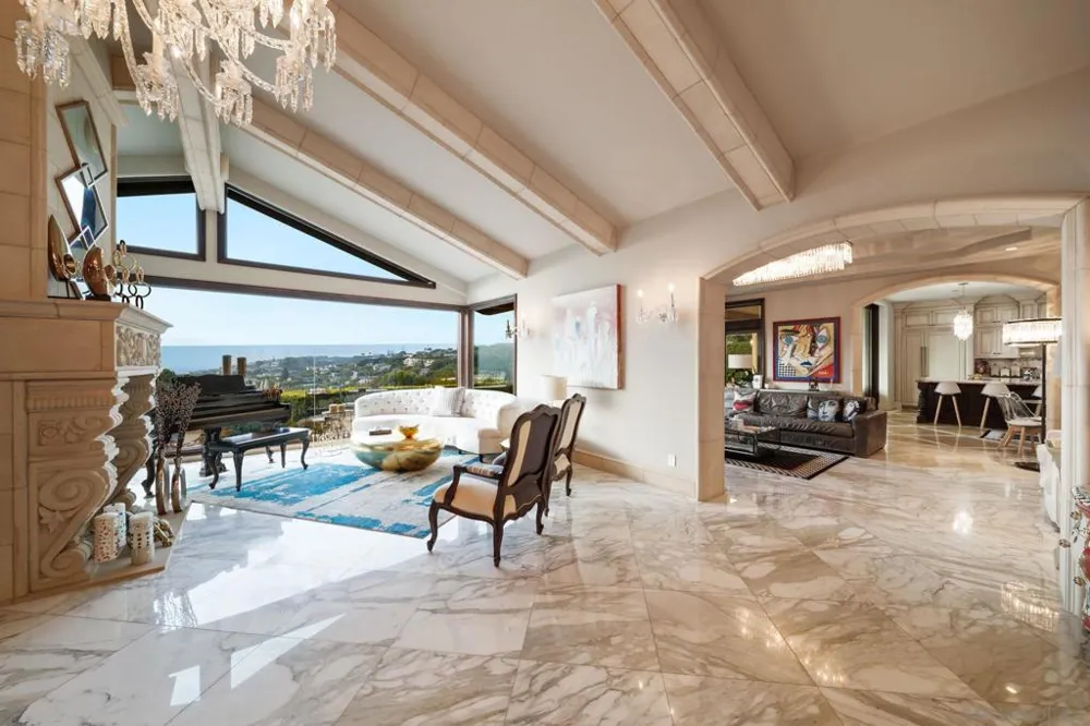 7853 Via Capri La Jolla, CA 92037