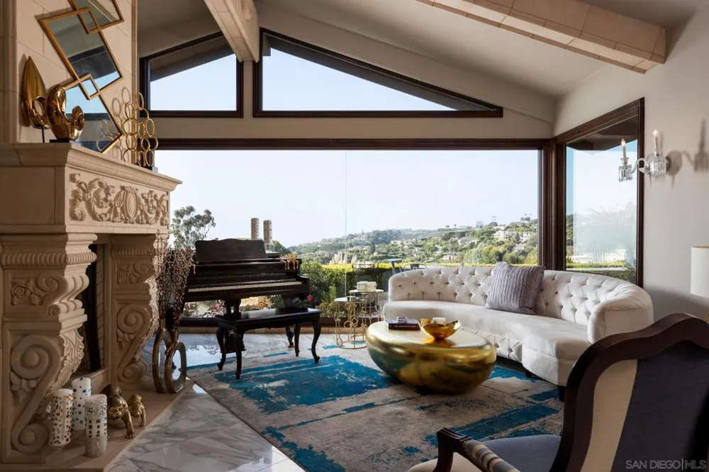 7853 Via Capri La Jolla, CA 92037