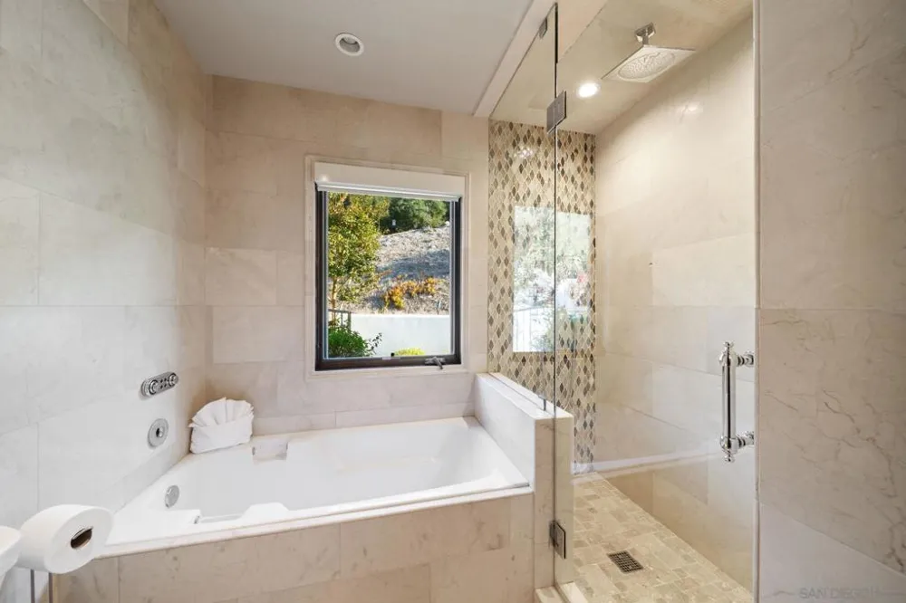 7853 Via Capri La Jolla, CA 92037