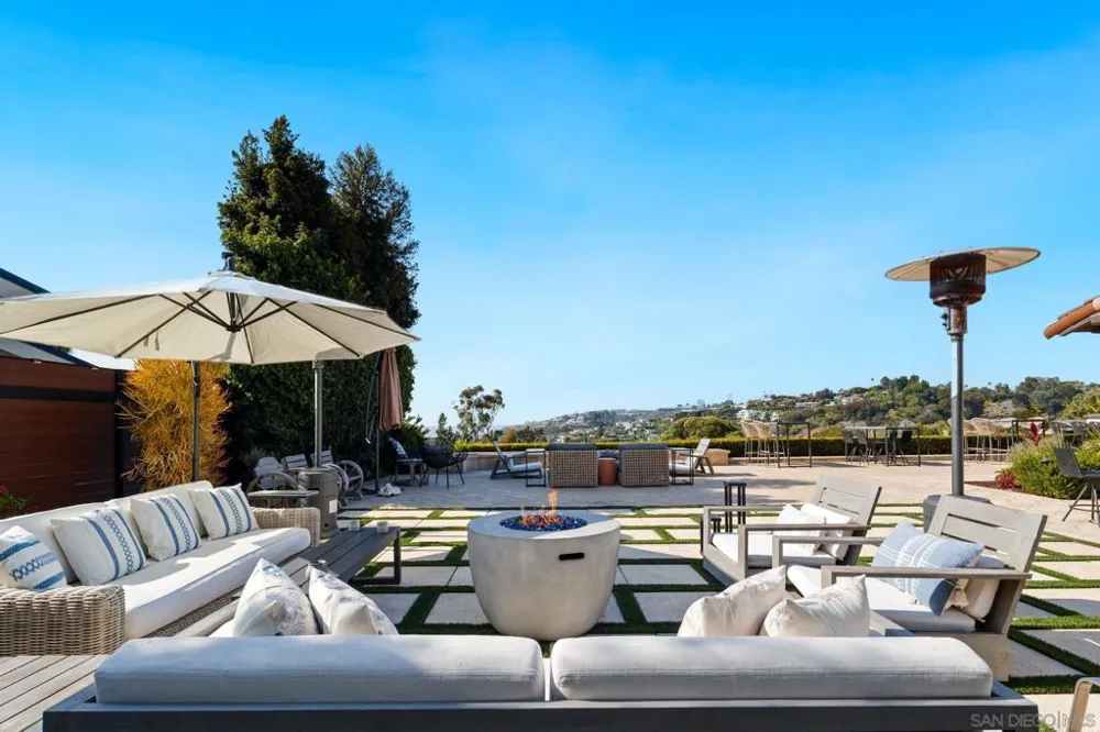 7853 Via Capri La Jolla, CA 92037