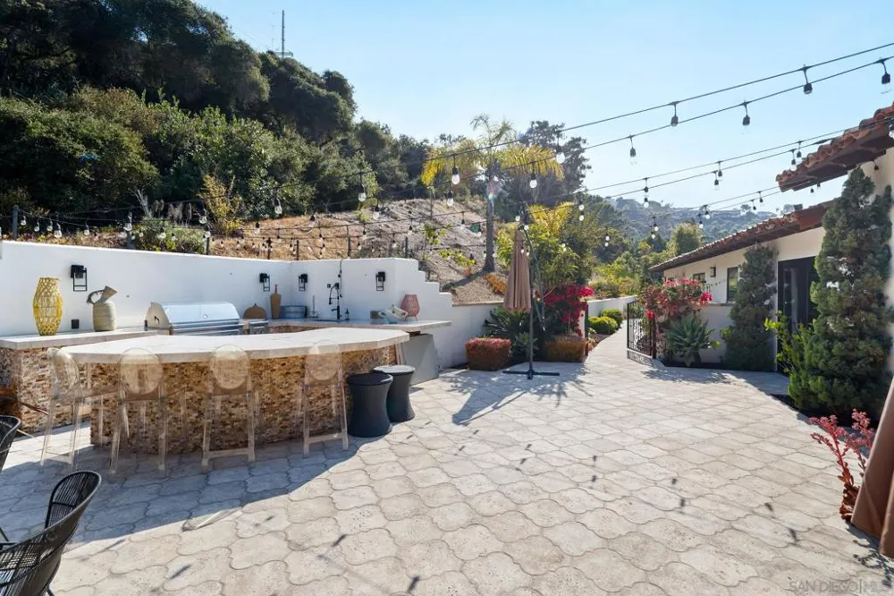7853 Via Capri La Jolla, CA 92037