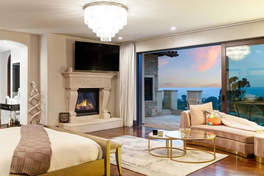 7853 Via Capri La Jolla, CA 92037
