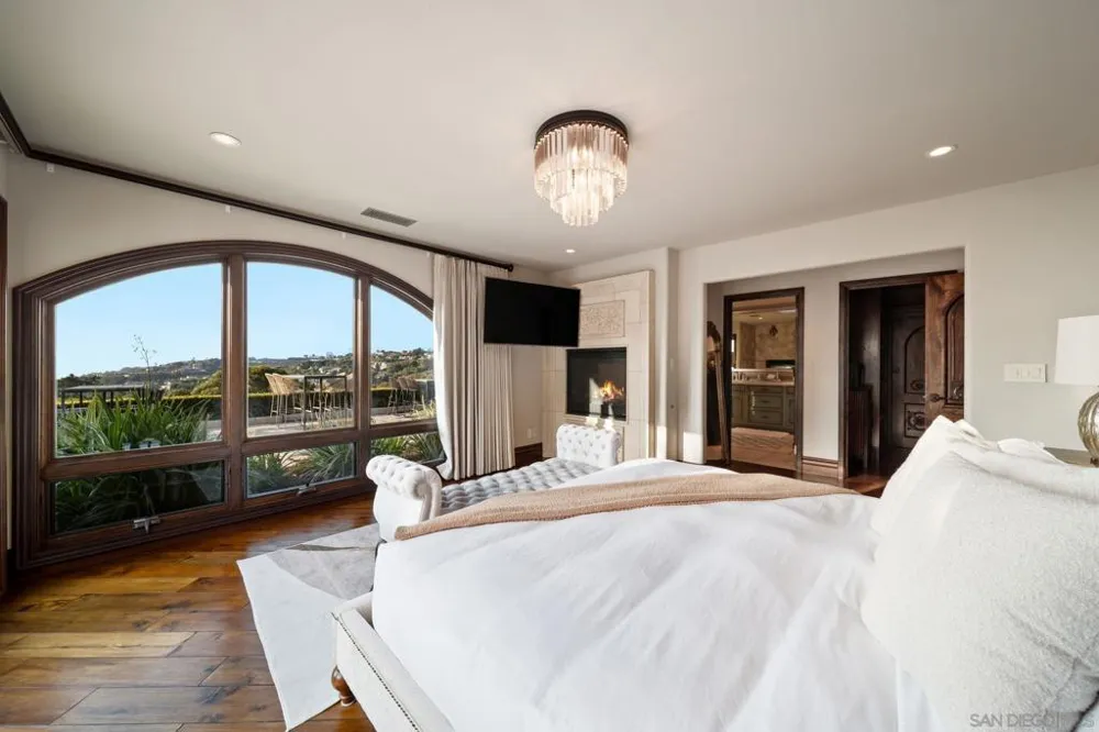 7853 Via Capri La Jolla, CA 92037