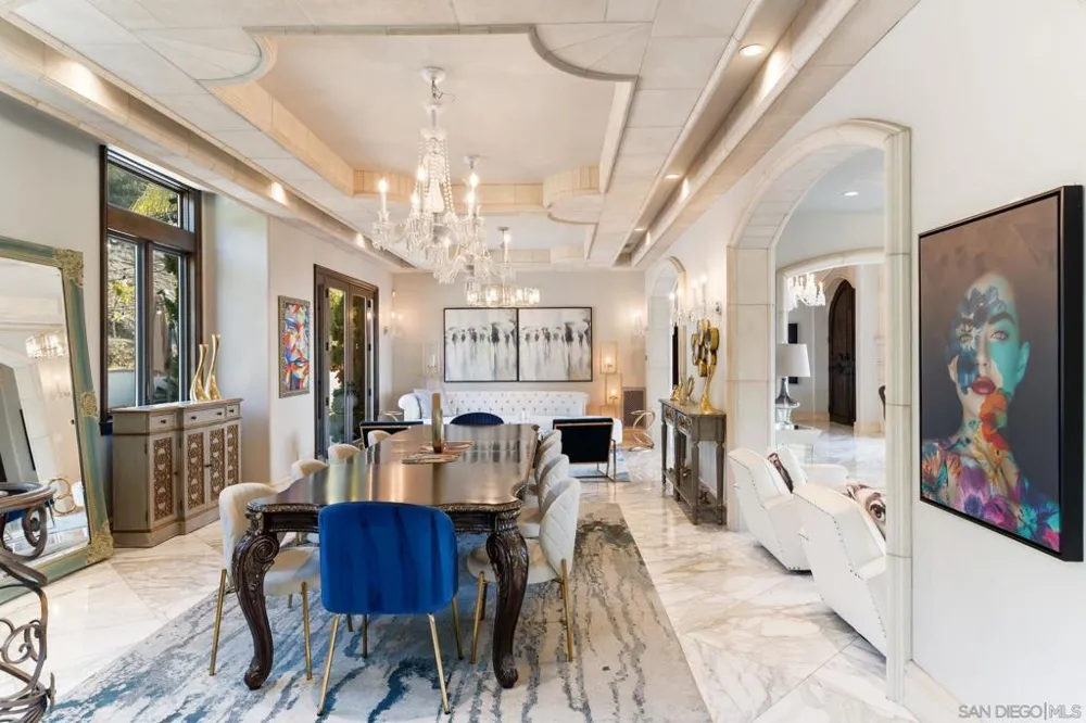 7853 Via Capri La Jolla, CA 92037