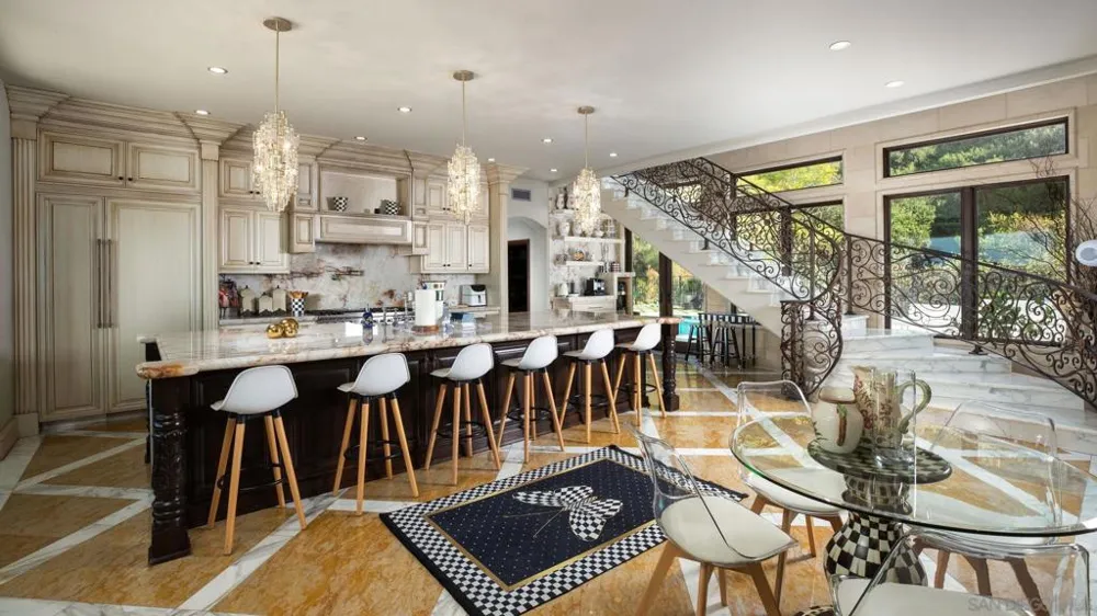 7853 Via Capri La Jolla, CA 92037