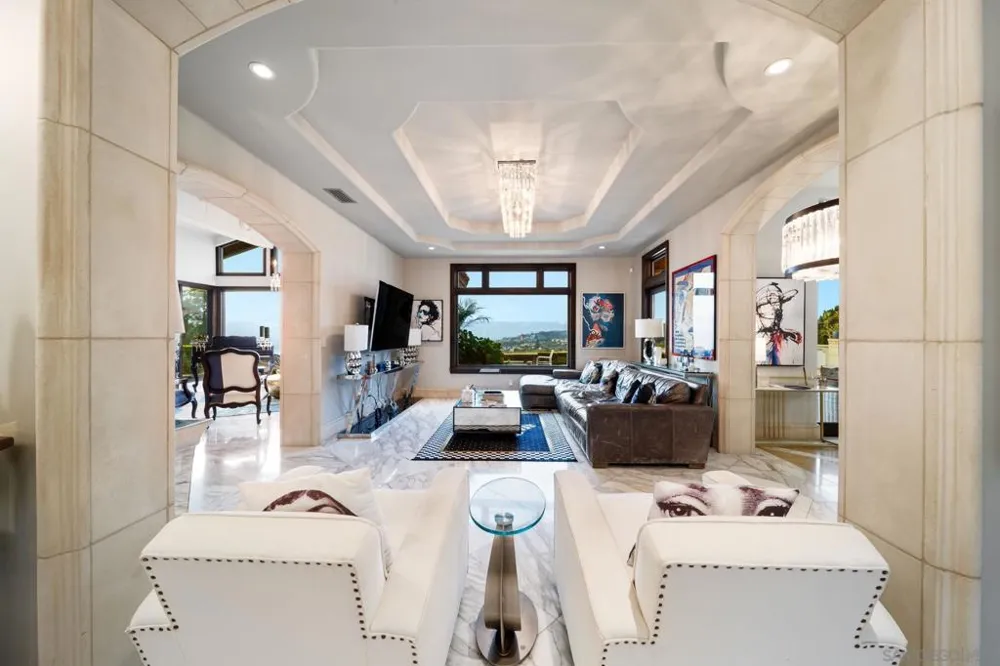 7853 Via Capri La Jolla, CA 92037
