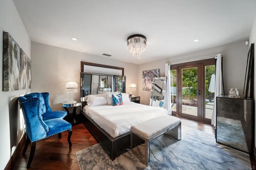 7853 Via Capri La Jolla, CA 92037
