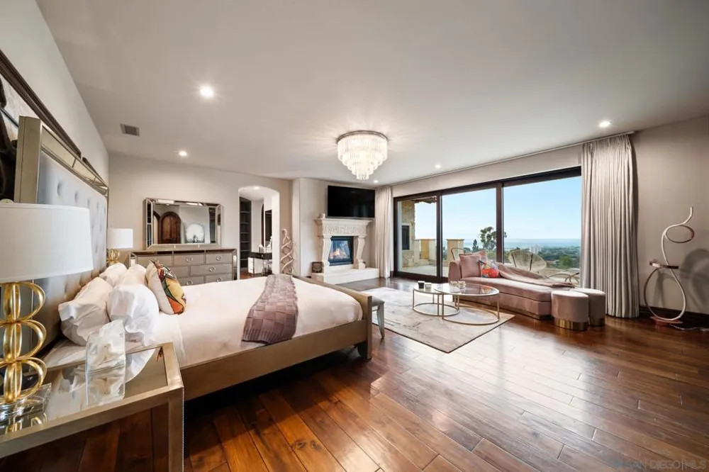 7853 Via Capri La Jolla, CA 92037