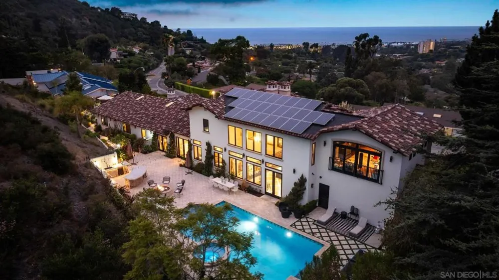 7853 Via Capri La Jolla, CA 92037