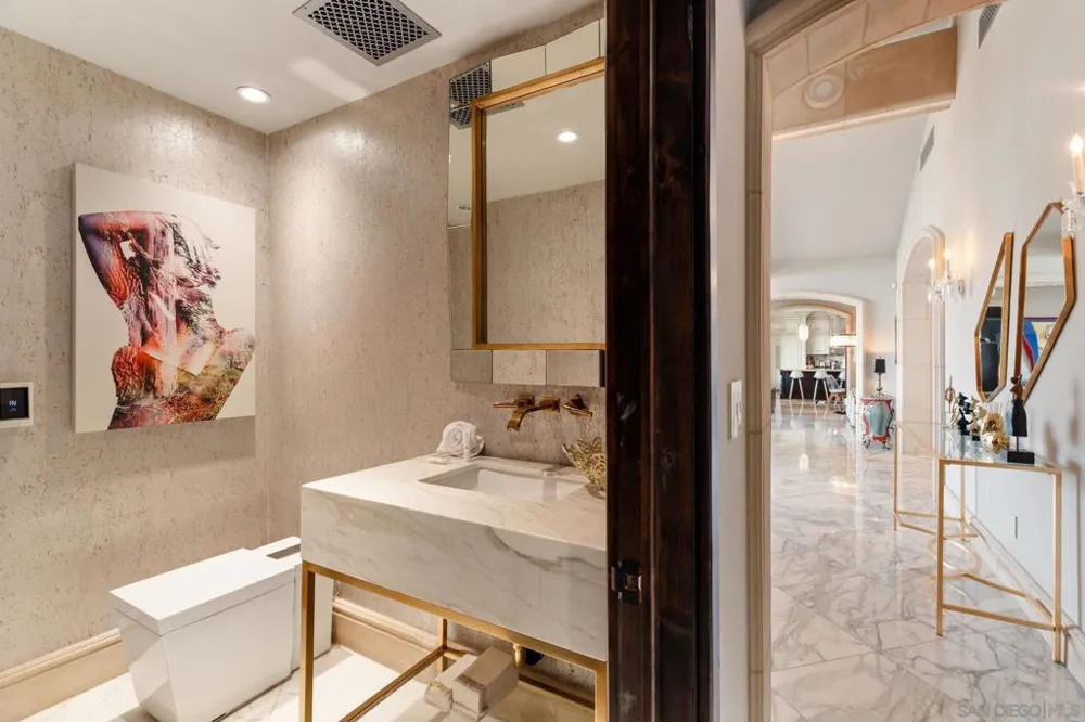 7853 Via Capri La Jolla, CA 92037