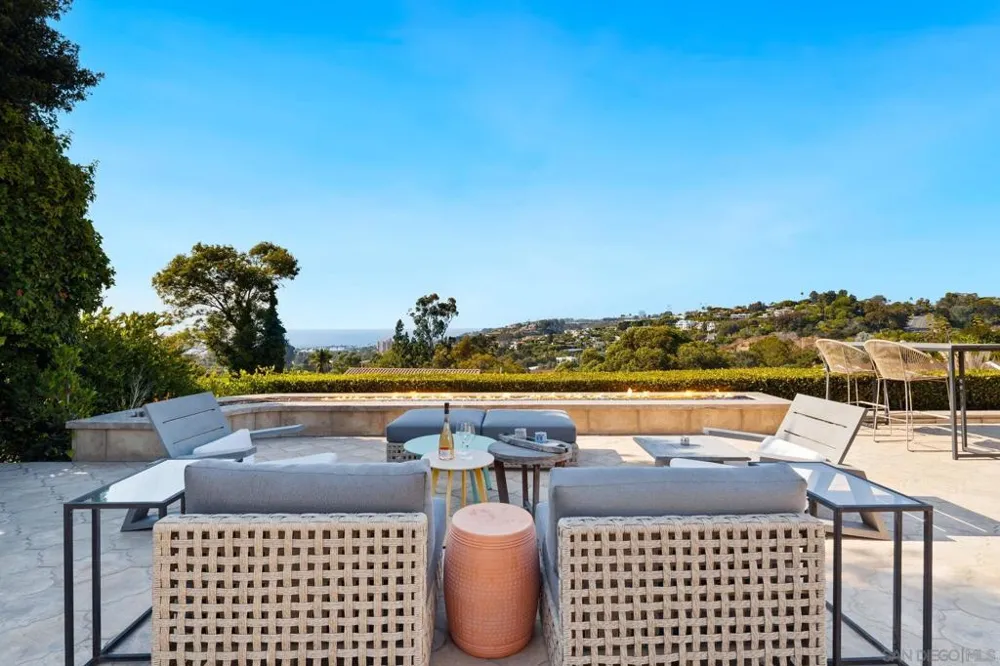 7853 Via Capri La Jolla, CA 92037