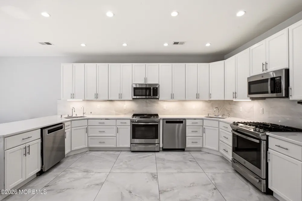 14 Majestic Way Lakewood, NJ 08701