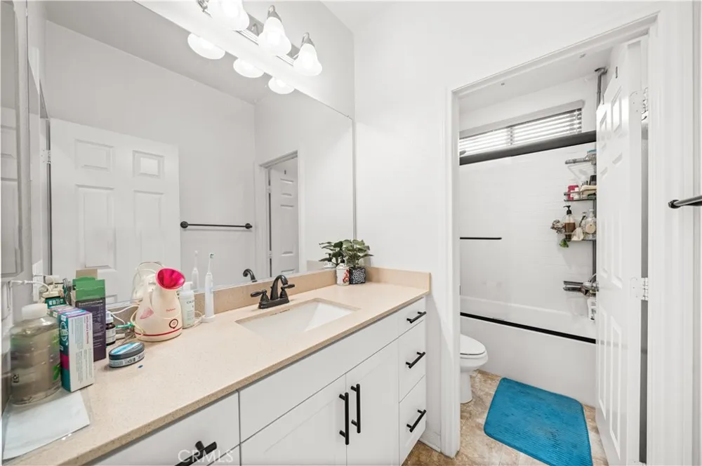 5564 Valencia Montclair, CA 91762