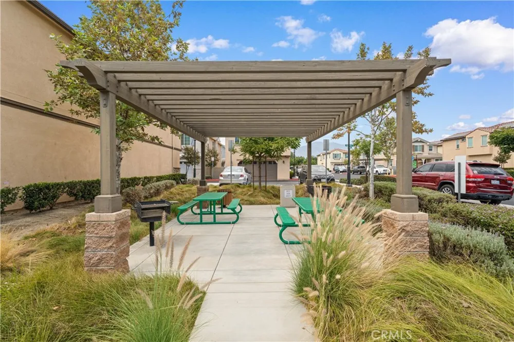 5564 Valencia Montclair, CA 91762