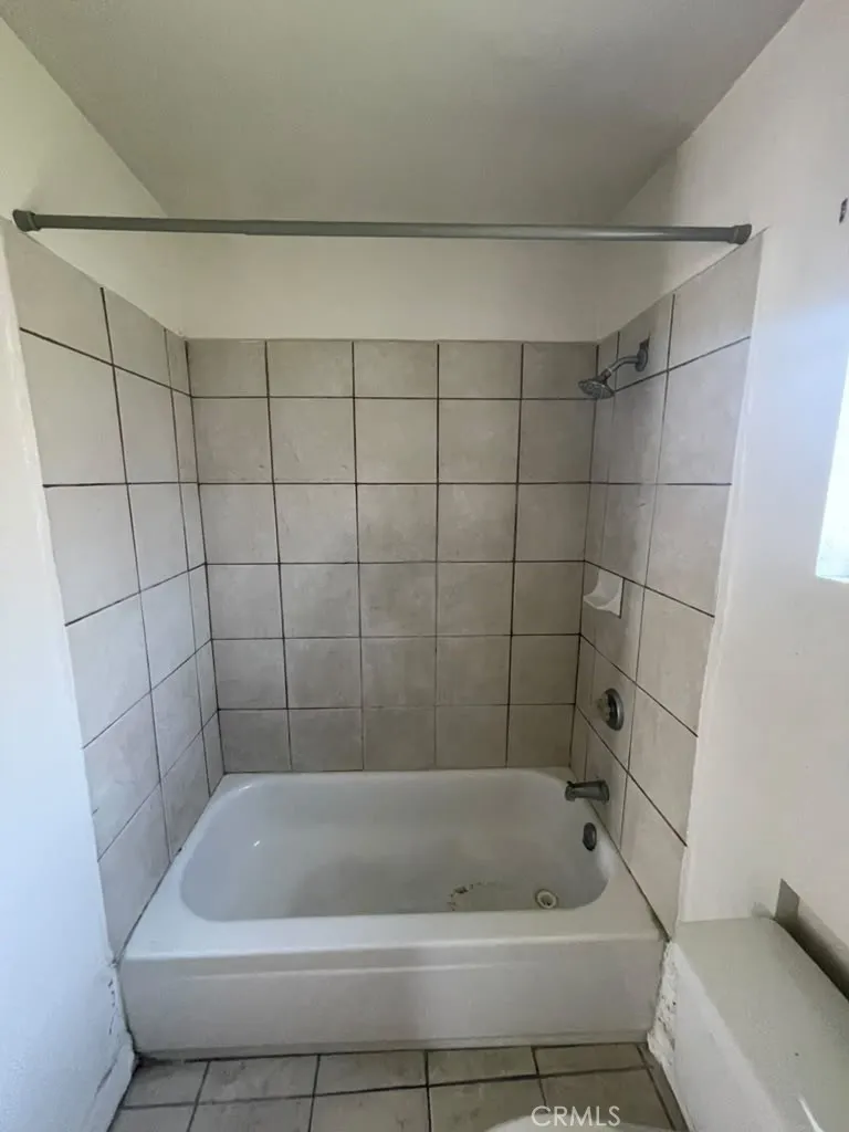 530 W Poplar Compton, CA 90220
