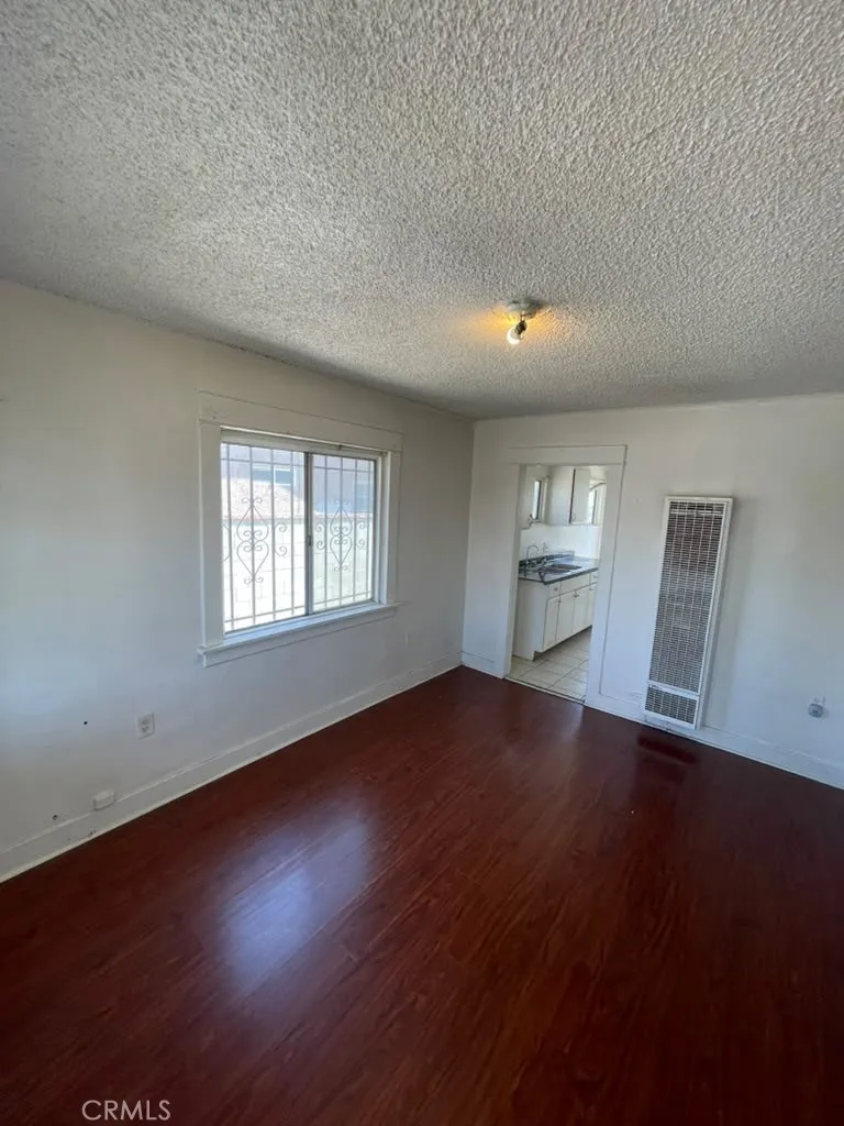 530 W Poplar Compton, CA 90220