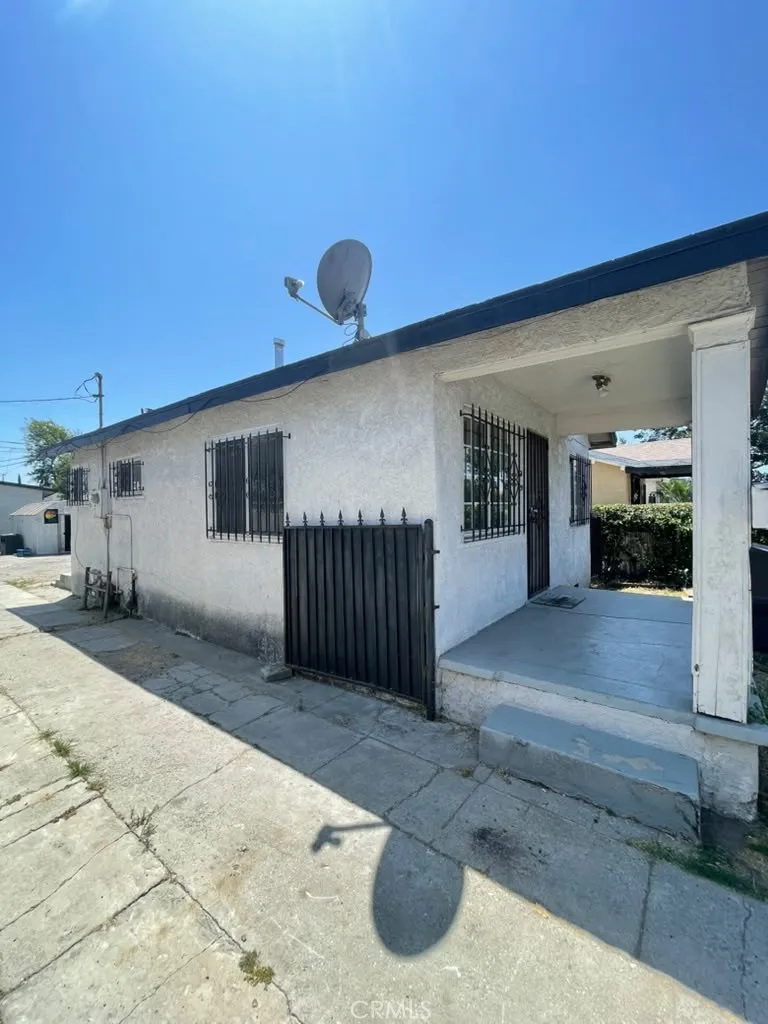 530 W Poplar Compton, CA 90220