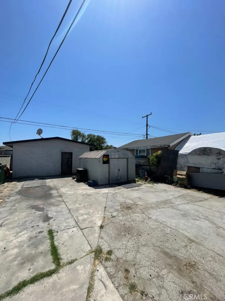 530 W Poplar Compton, CA 90220