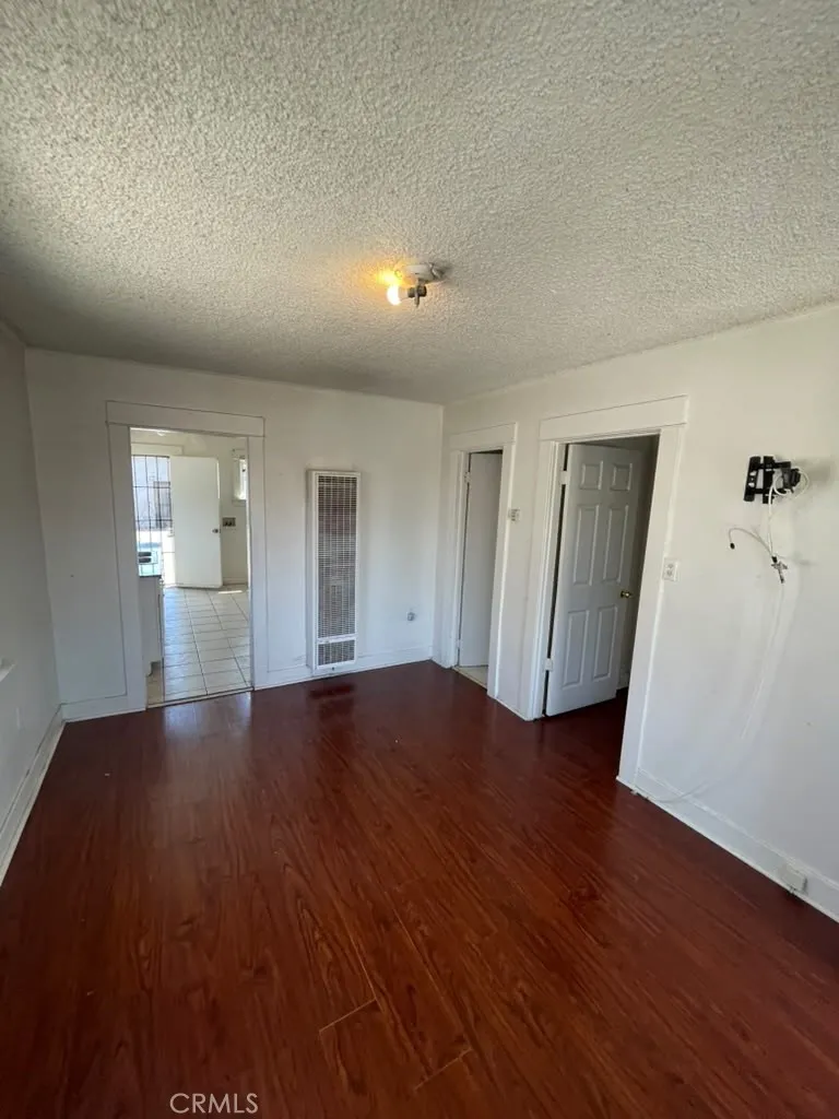 530 W Poplar Compton, CA 90220