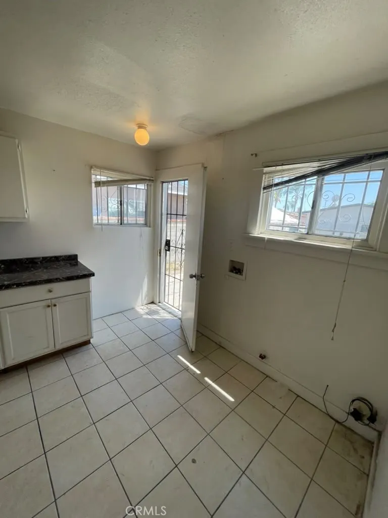 530 W Poplar Compton, CA 90220