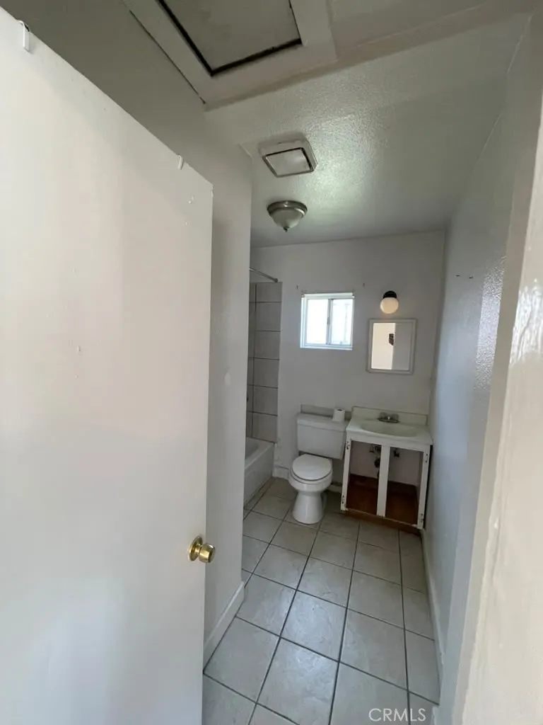 530 W Poplar Compton, CA 90220