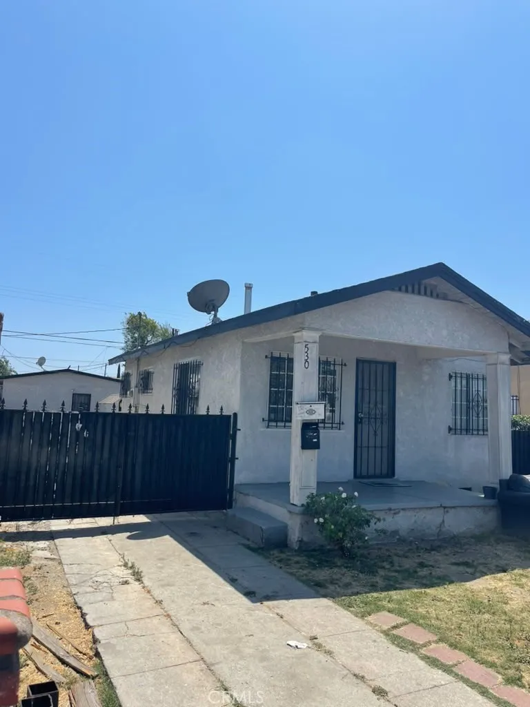 530 W Poplar Compton, CA 90220