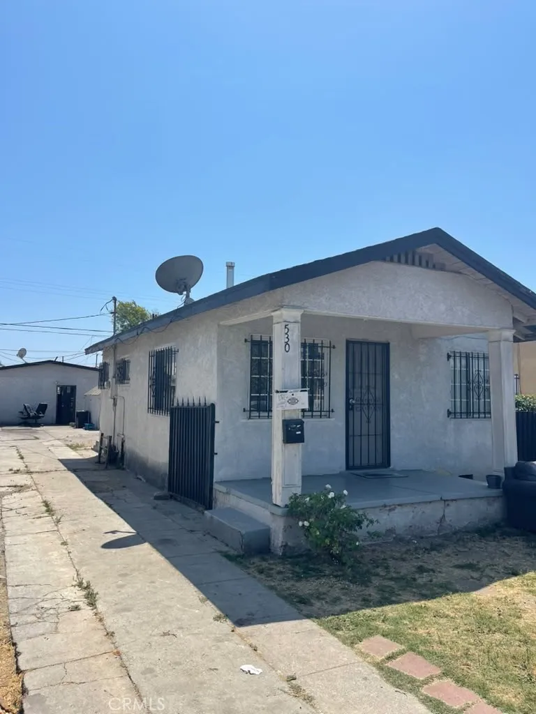 530 W Poplar Compton, CA 90220