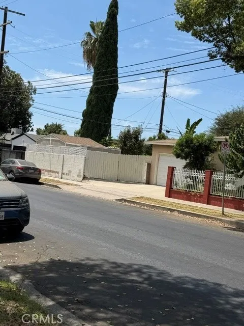 14800 Lanark Panorama City, CA 91402