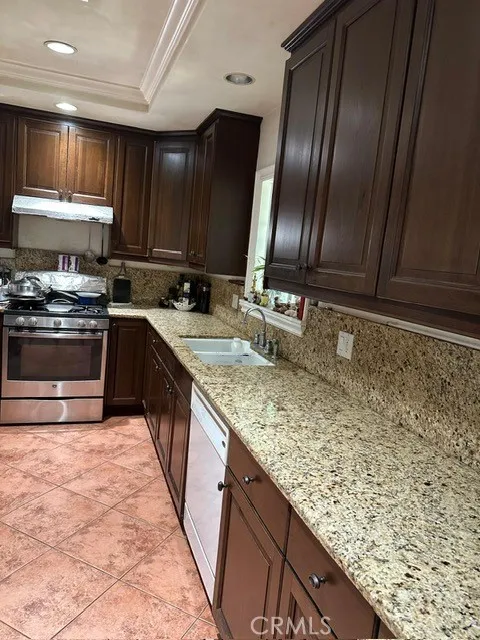 14800 Lanark Panorama City, CA 91402