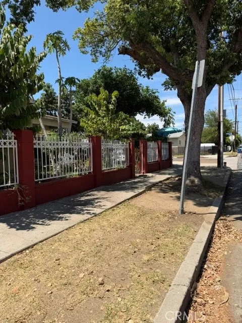 14800 Lanark Panorama City, CA 91402