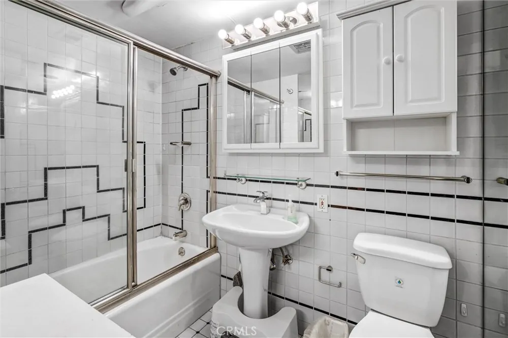 969 Hilgard Avenue #706 Los Angeles, CA 90024