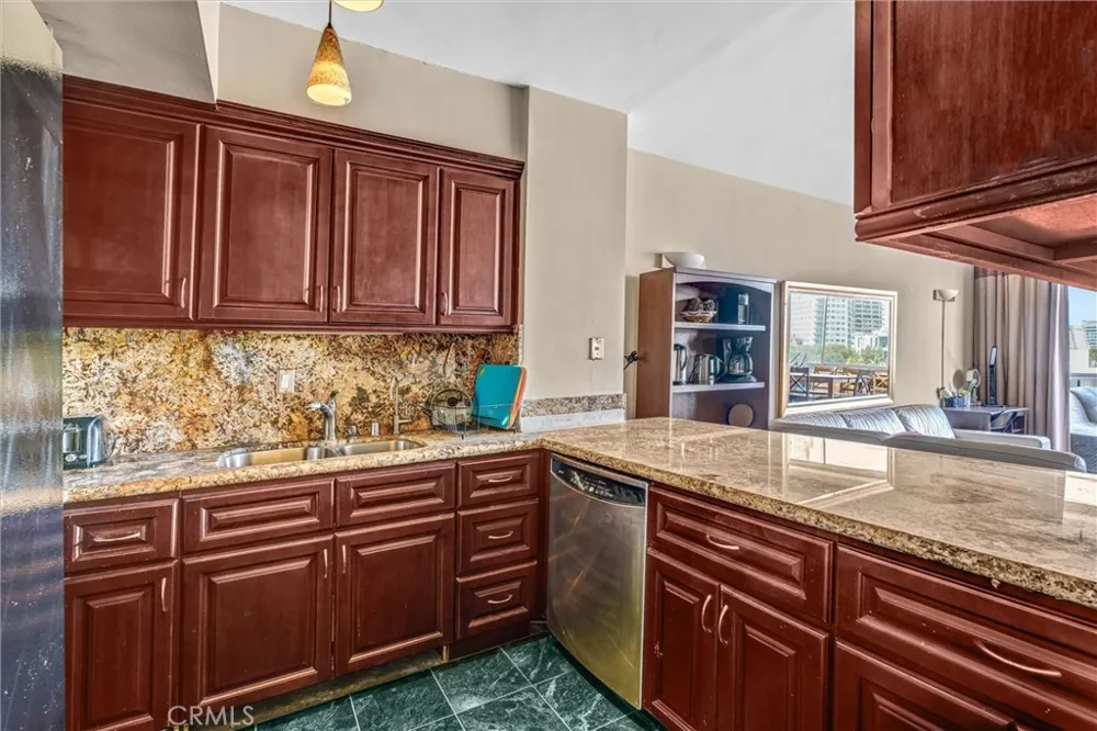 969 Hilgard Avenue #706 Los Angeles, CA 90024