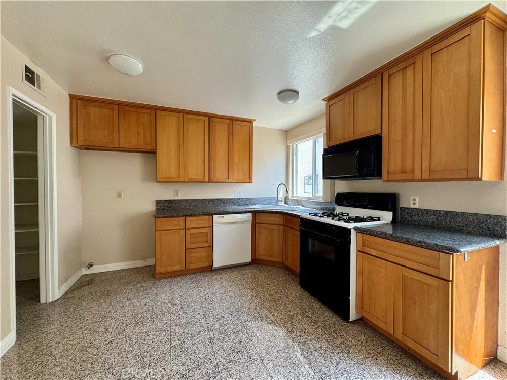 594 W Huntington #C Arcadia, CA 91007