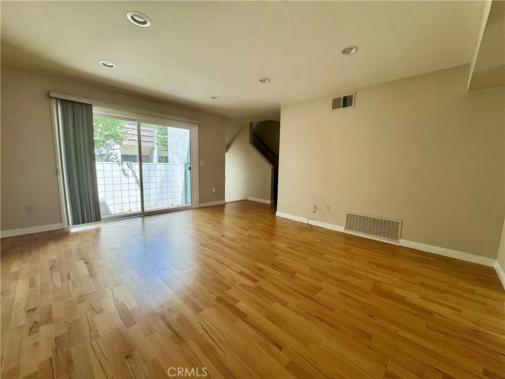594 W Huntington #C Arcadia, CA 91007