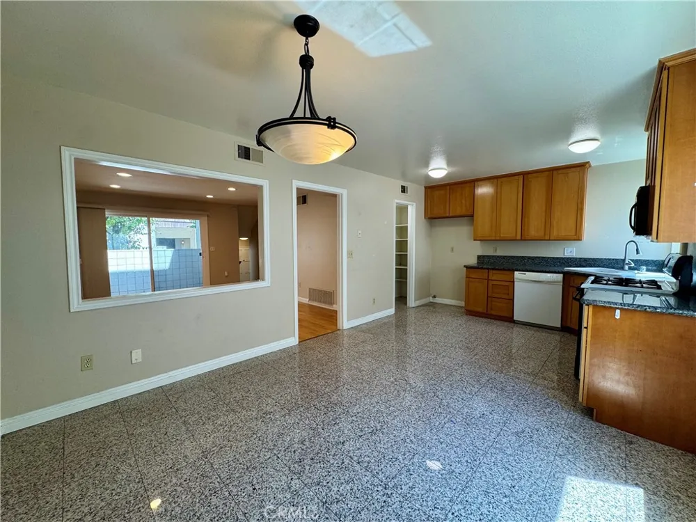594 W Huntington #C Arcadia, CA 91007
