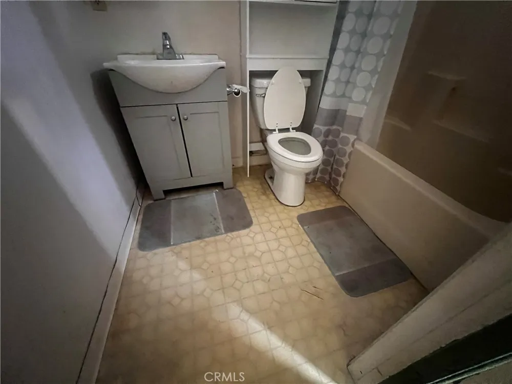 119 Walnut Needles, CA 92363