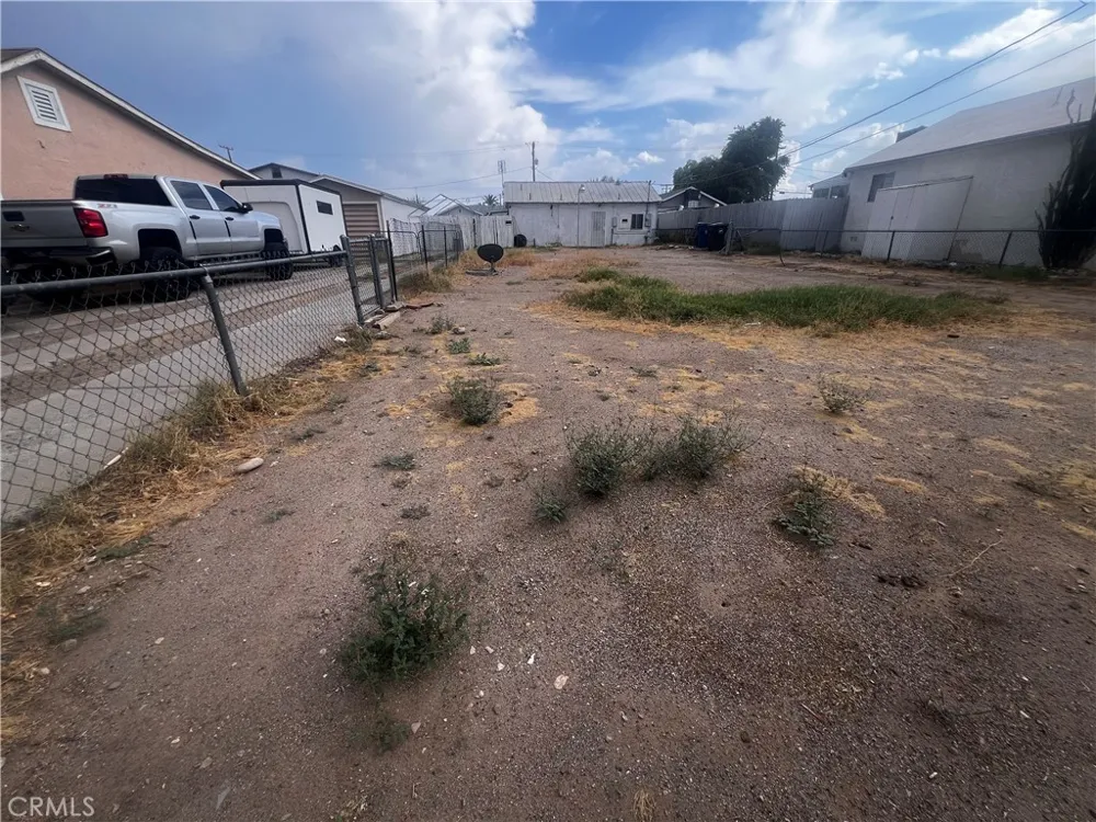 119 Walnut Needles, CA 92363
