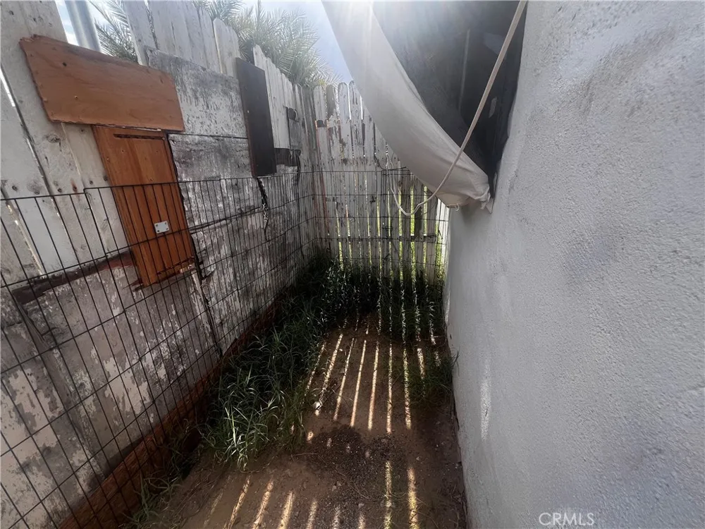 119 Walnut Needles, CA 92363