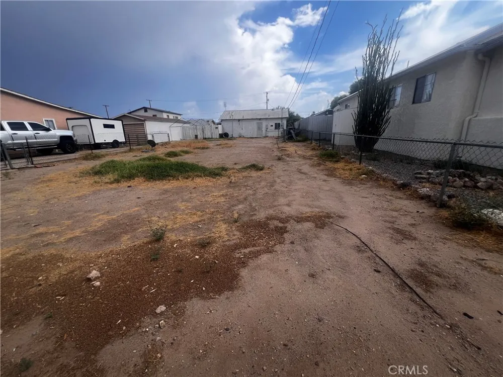 119 Walnut Needles, CA 92363